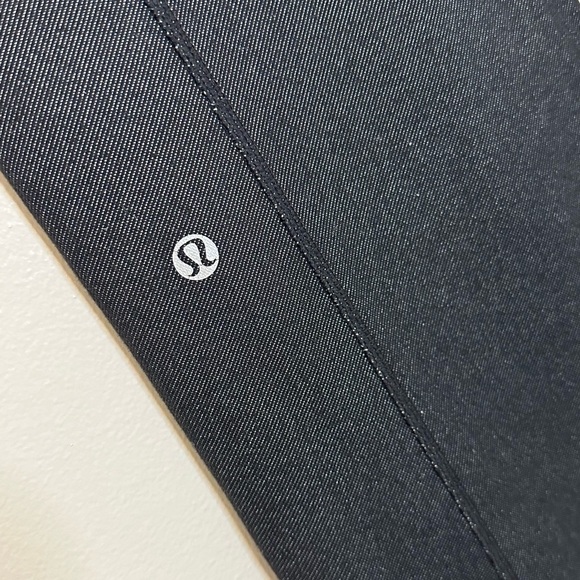 🎉LULULEMON High Rise Flared Leggings Pants Size 6 - Picture 4 of 16